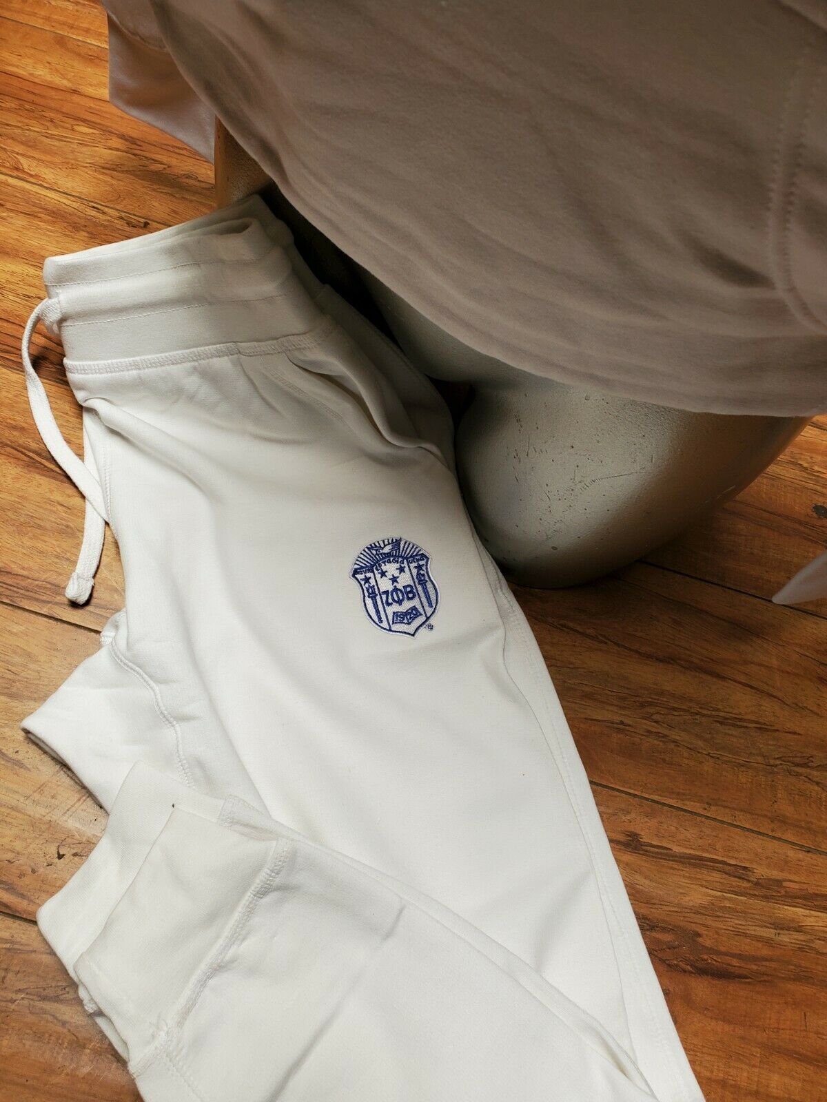 ZETA PHI BETA SORORITY JOGGING SUITE SET WHITE ZETA PHI BETA 2PC JOGGER SET